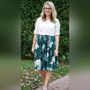 Eva Mendes Elegant Floral Maxi Skirt